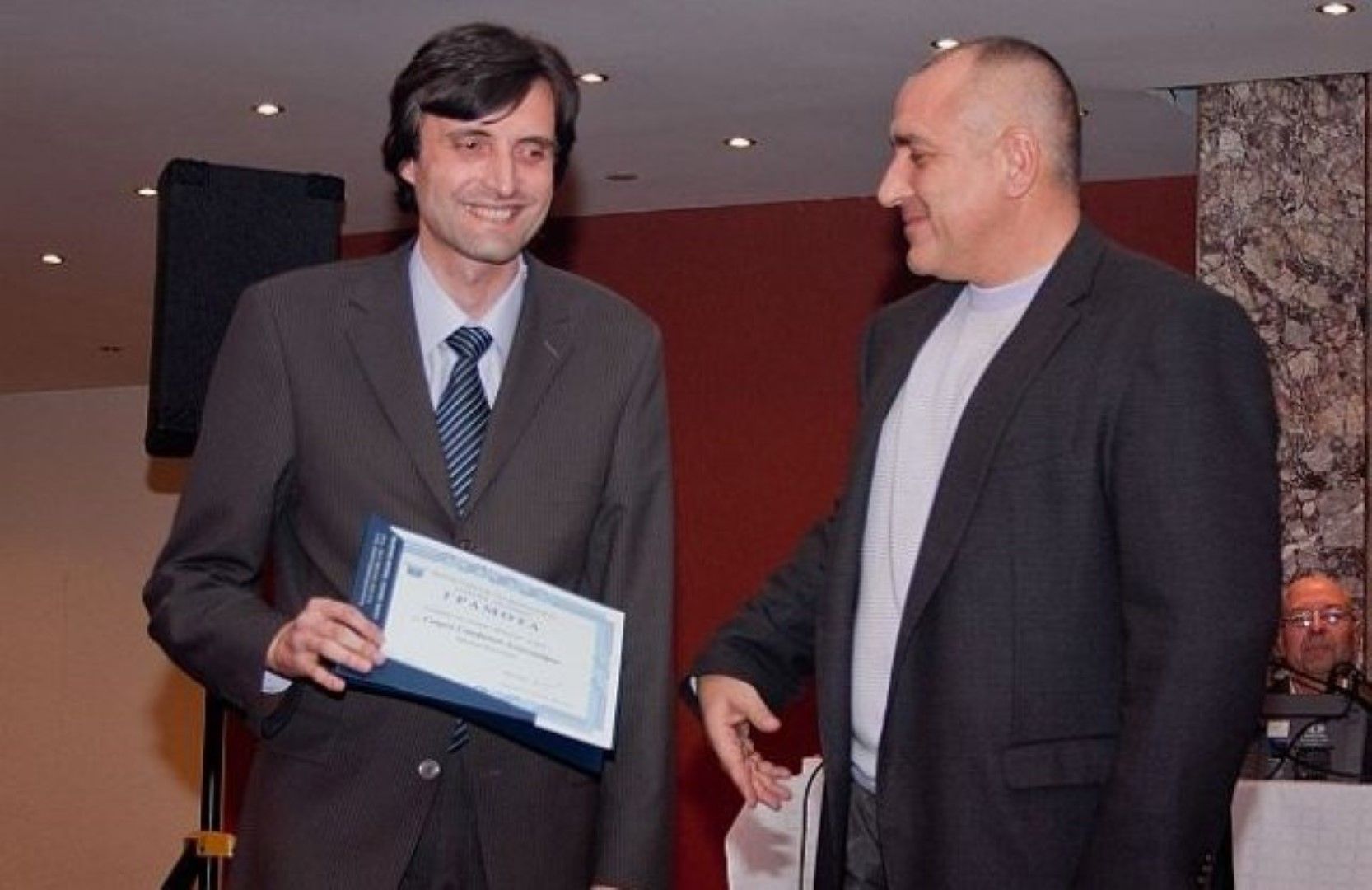 През 2011 година премиерът Борисов награждава Георги Александров