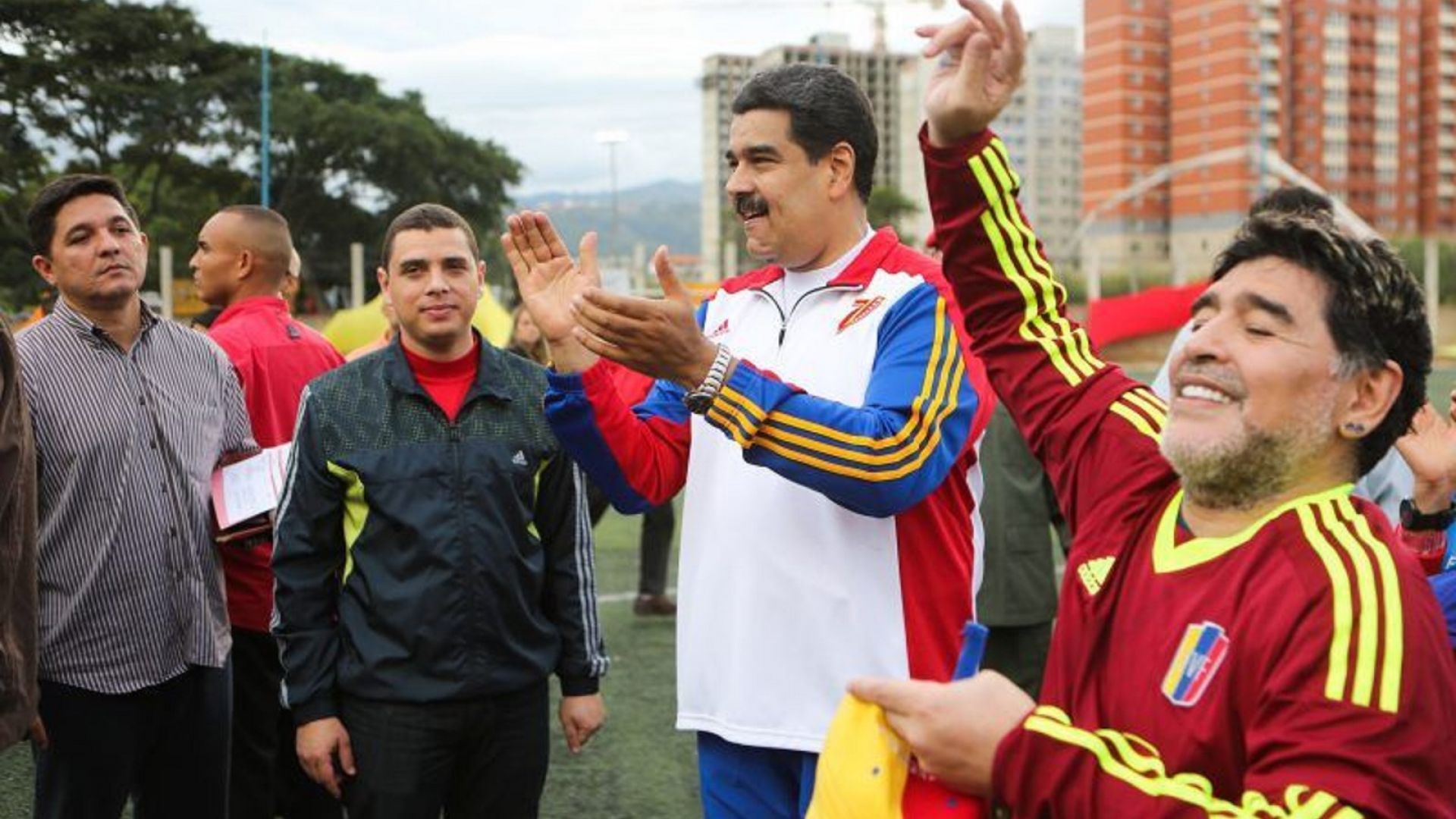 Марадона се застъпи за Мадуро, легендарен вратар го нарече наркоман