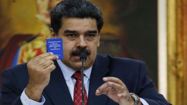Мадуро не пусна в страната евродепутати, отиващи на среща с Гуаидо