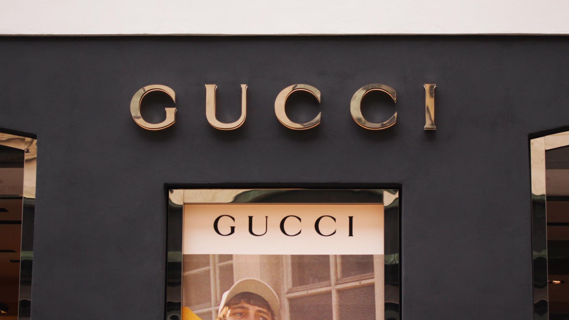 Собственикът на Gucci е обект на данъчна проверка в Италия