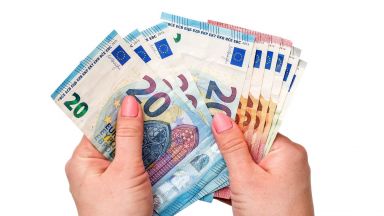 По 44 000 фалшиви евро банкноти хващат всеки месец в ЕС