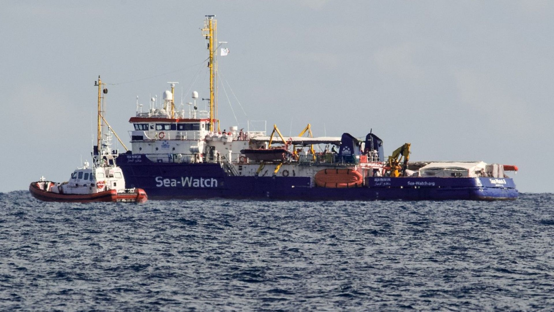 Италиански съд отмени забрана на Салвини и пусна кораб с мигранти