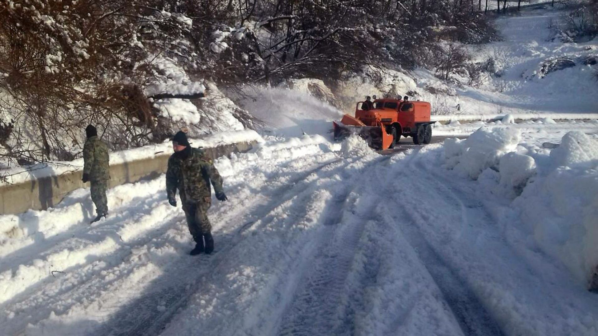 Пет села в община Банско вече четвърти ден са без