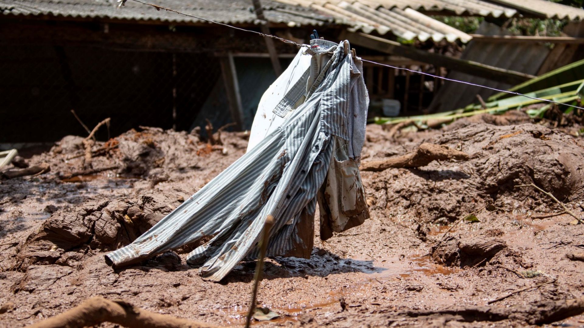 Десетки са вече жертвите в Бразилия, стотици са изчезнали 