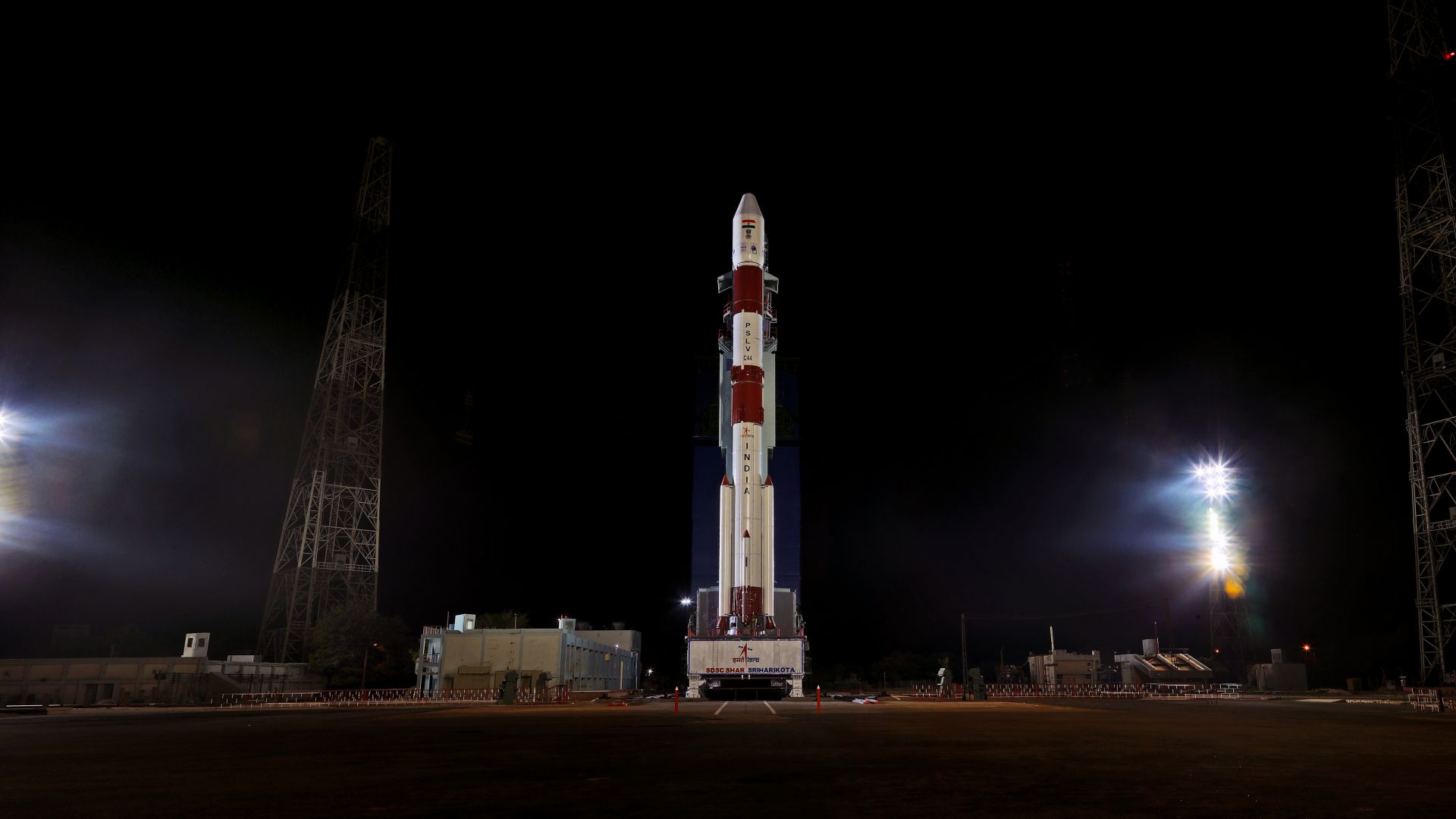 Индия изстреля най-лекия в света сателит