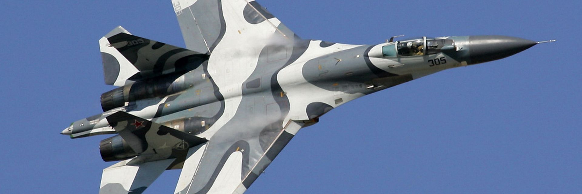 Руски Су-27 "изгониха" американски бомбардировач от границата (видео)