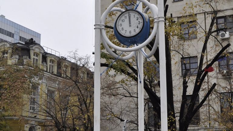 Наложило се Градският часовник да бъде изключен. Потърсено е съдействие