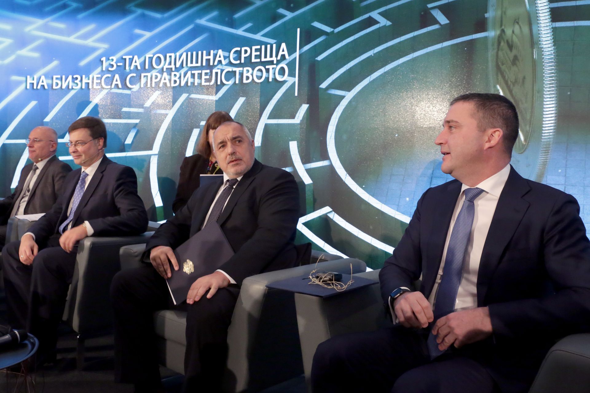 Влизането на страната в Еврозоната ще допринесе за предимства за цената на финансирането на българската икономика, каза финансовият министър