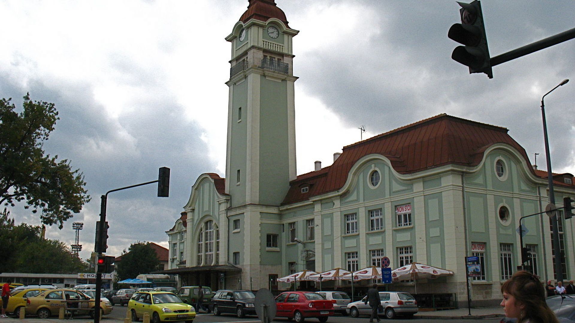 Обемен надпис от няколко букви ще посреща новодошлите на площад