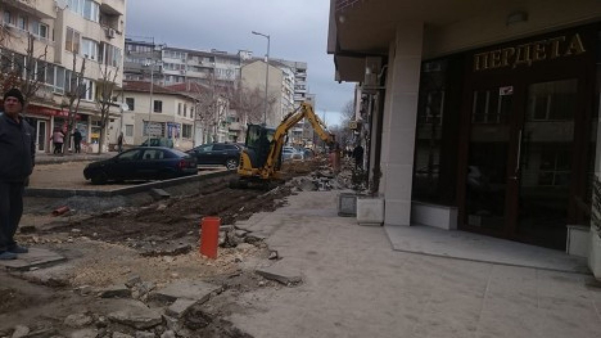 Бетонираха брезичките по варненската улица Баба Тонка която от месеци