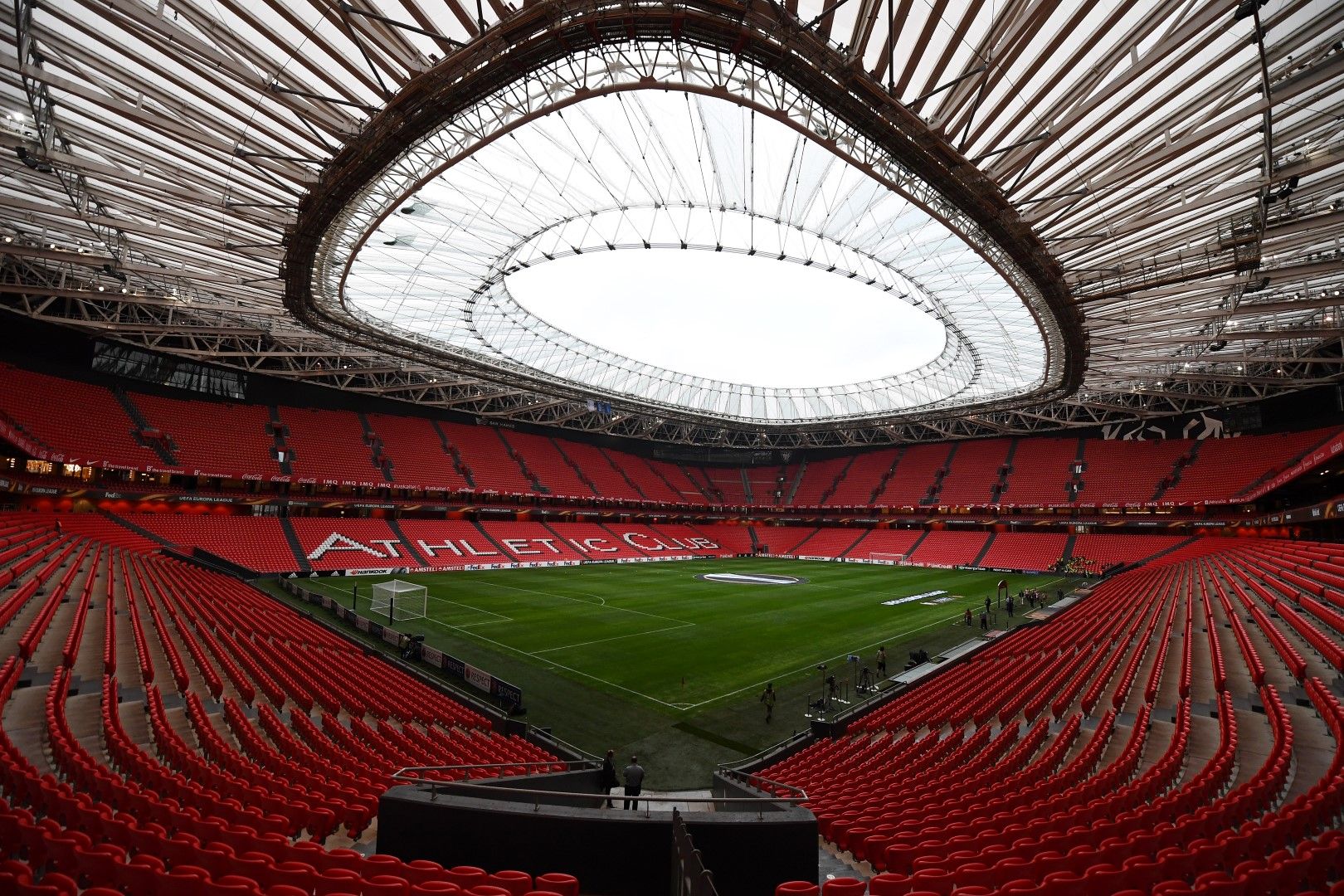 Новият "Сан Мамес" е стадионът на Атлетик, който бе построен през 2013 г., а на Евро 2020 ще приеме три двубоя от група Е (другият град за това каре е Дъблин), както и осминафинал.