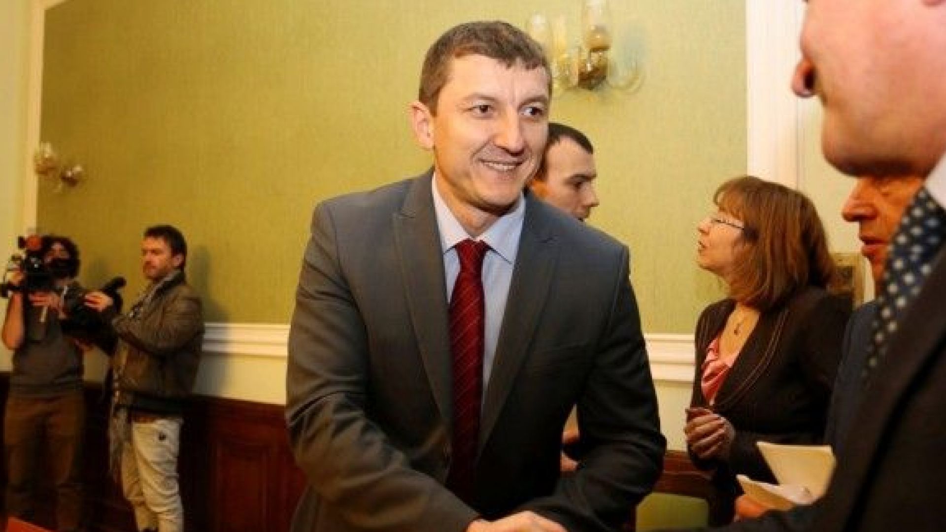 Бившият зам министър на отбраната Орхан Исмаилов научи че вече не