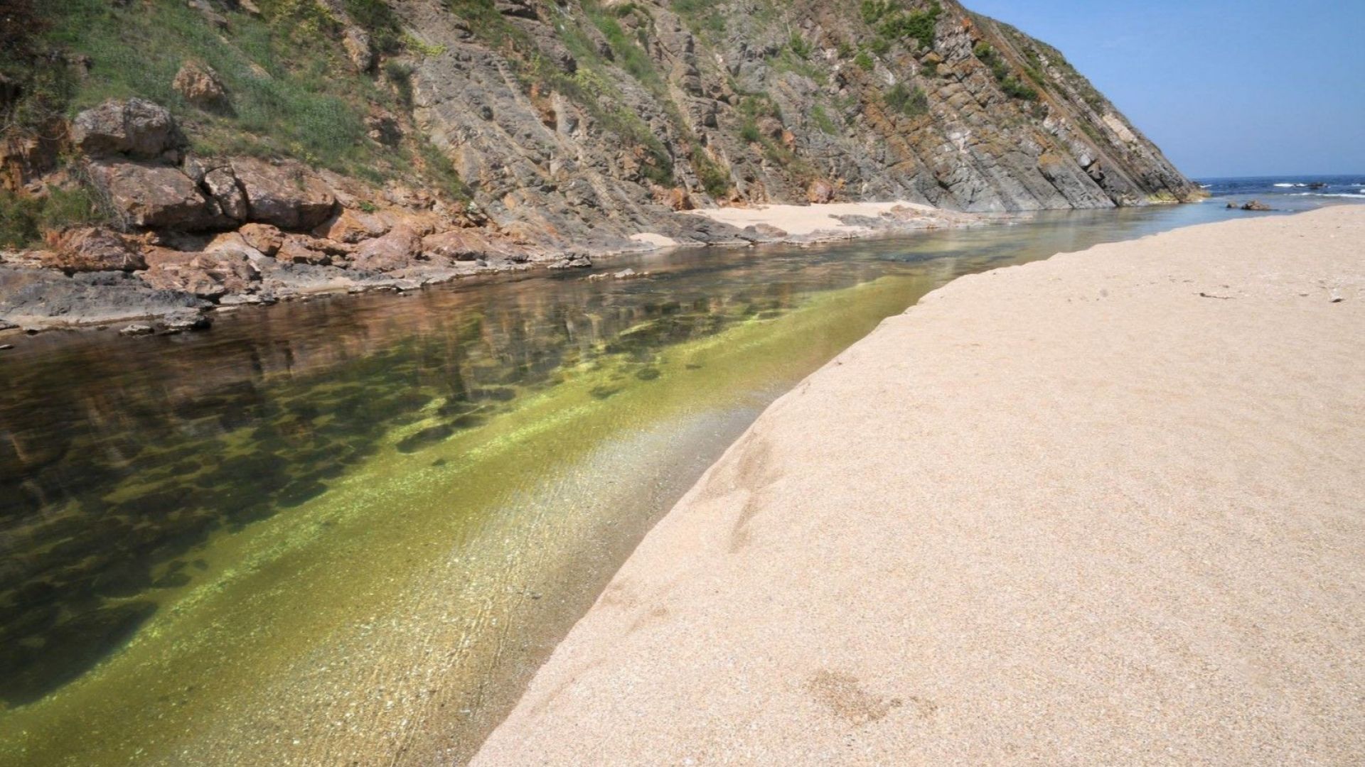 Върховният административен съд разреши строеж на метри от морето в