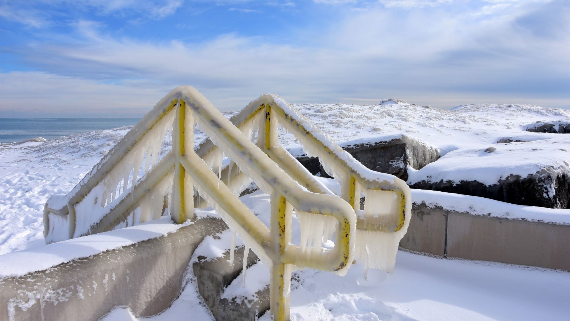 Замръзна езерото Мичиган, арктичният студ чупи рекорди