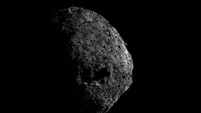 НАСА публикува нови близки снимки на астероида Бену
