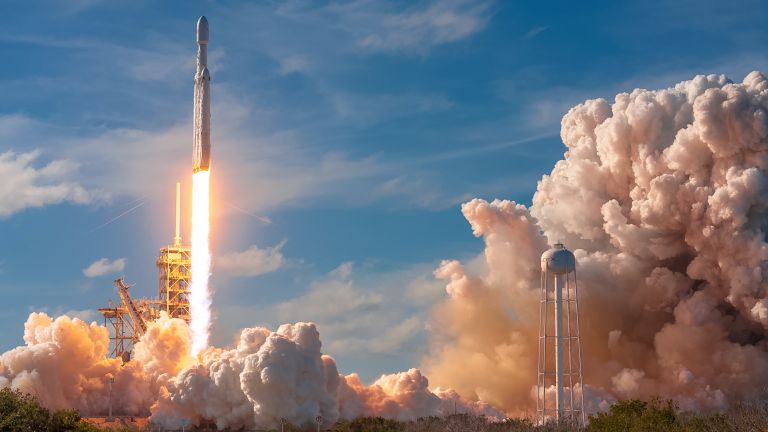 Falcon Heavy на SpaceX е новото попълнение на Космическите сили на САЩ