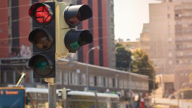 Светофар падна на кръстовище в центъра на София
