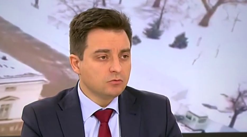 Управляващите се опитват да замажат случая с министър Боил Банов, казва Димитър Данчев