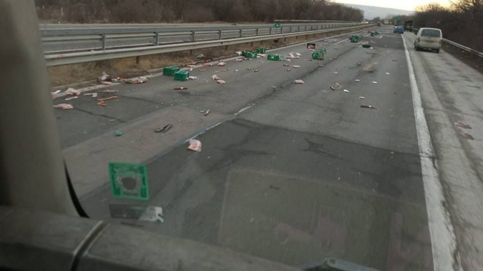 Колбаси засипаха магистрала Хемус след като шофьор на лек автомобил