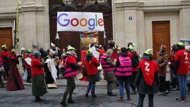 Антиглобалисти протестираха в Париж срещу данъчната политика на Гугъл