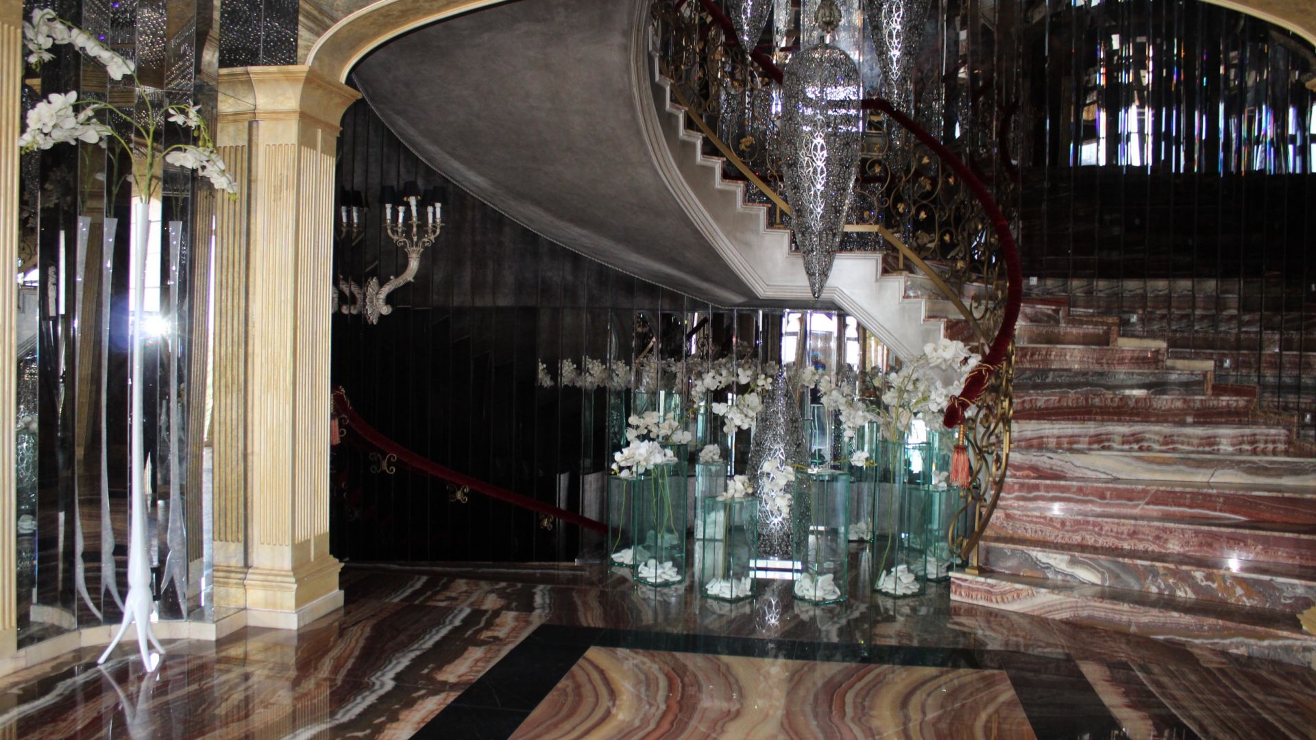 Къщата на олигарха Николай Банев и съпругата му Евгения в