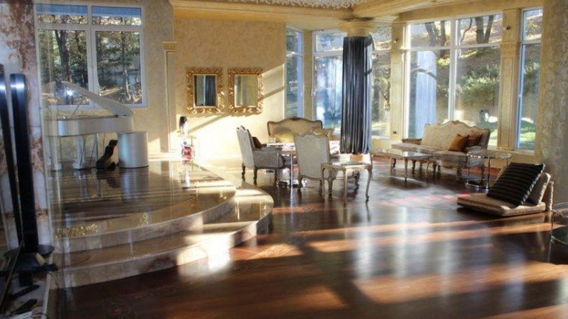 След информацията че в резиденцията на арестуваните Баневи в Бояна