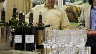 Преди Трифон Зарезан: Купуваме средно по 2.2 литра вино, консумираме по 4.3 литра