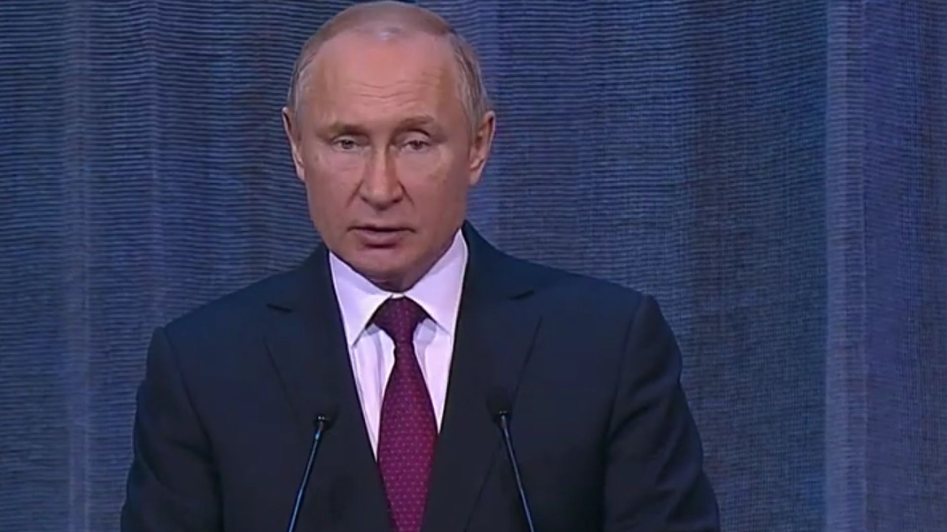 Годишното послание на Путин изтеглено за по-рано. Опит да спре падането на рейтинга си?