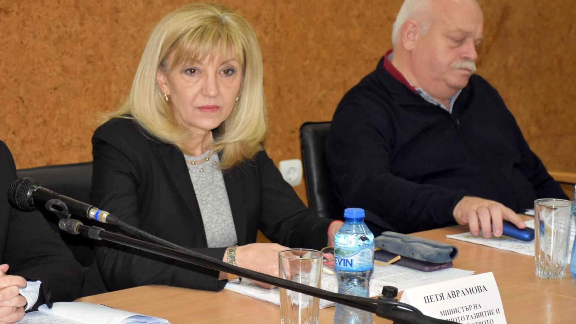 Аврамова критикува заместника си за писмото за сградата "Златен век"
