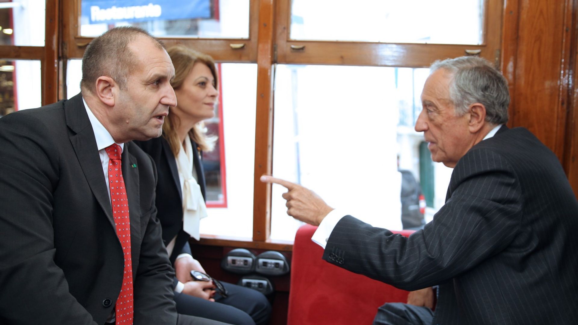 Президентът Румен Радев се срещна с българската общност в Лисабон