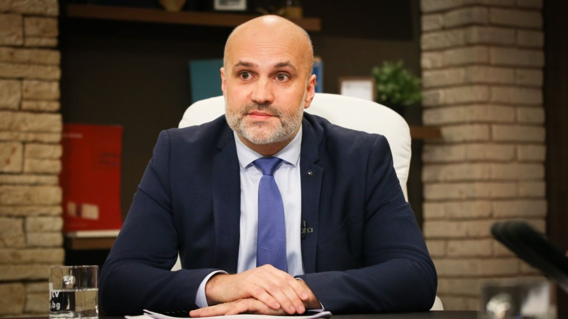 Икономически интереси за 83 млн лева стоят зад заплахите които