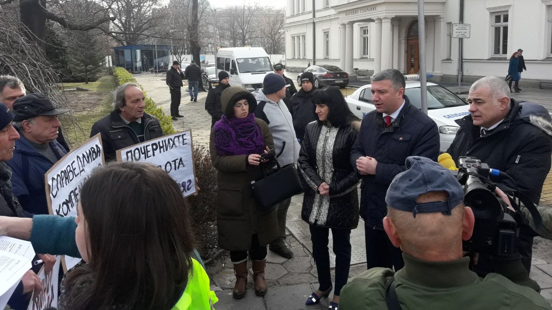 Жителите на селата Бели бряг и Трояново община Раднево протестираха