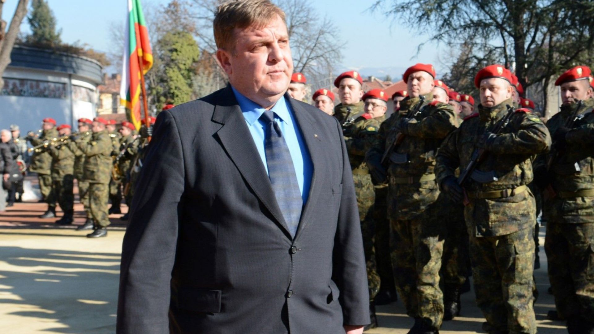 Министърът на отбраната Красимир Каракачанов информира министъра на отбраната на