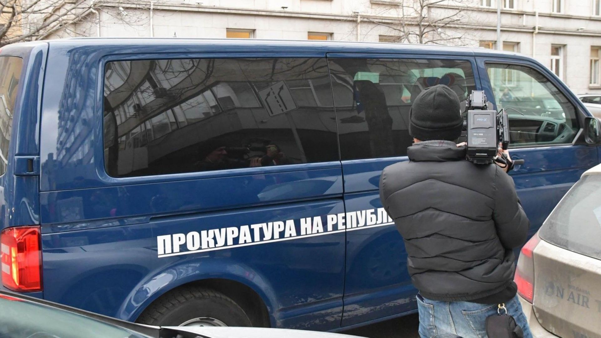 Прокурори и служители на Икономическа полиция влязоха в Община Стрелба