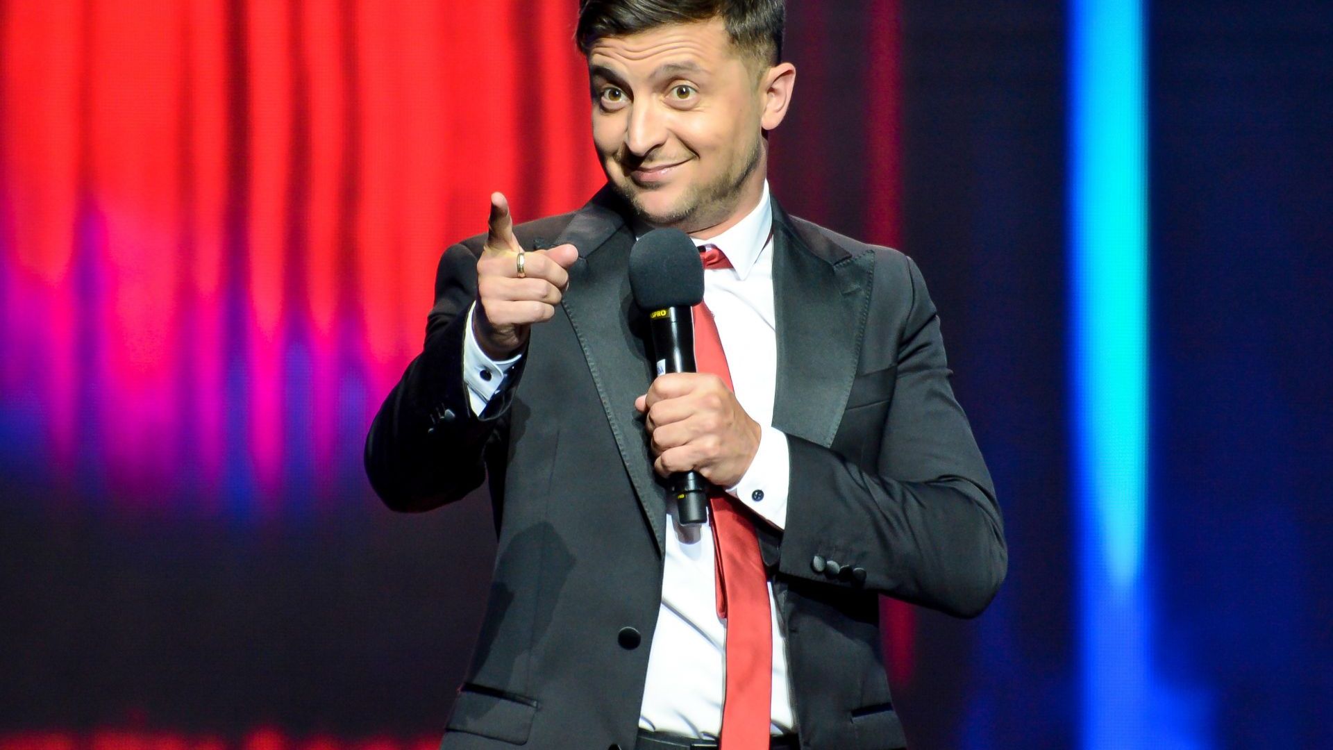 41 годишен украински шоумен оглави рейтинга на кандидат президентите в Украйна пишат
