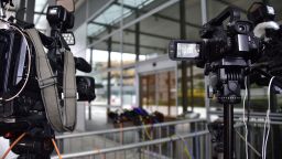 Новини на български за пръв път огласиха албанския телевизионен ефир