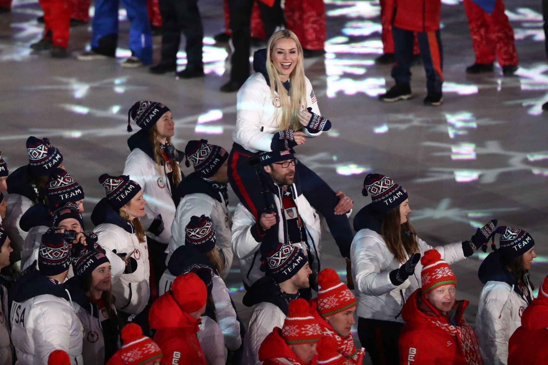На церемонията по закриването на игрите Пьончан 2018, американският тим я изнесе на ръце