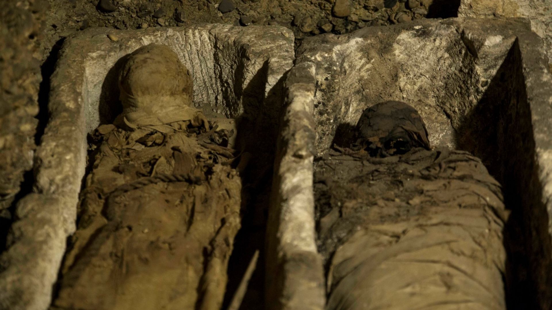 40 мумии бяха открити в древни погребални камери в Египет 
