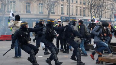 Съветът на Европа призова Франция да не стреля с гумени куршуми срещу демонстранти