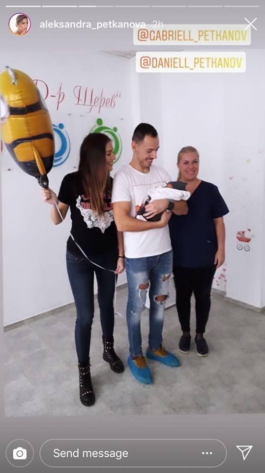 Алекс и Даниел Петканови със сина им Габриел