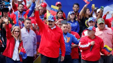Венецуелската армия остава под тревога и лоялна на Мадуро