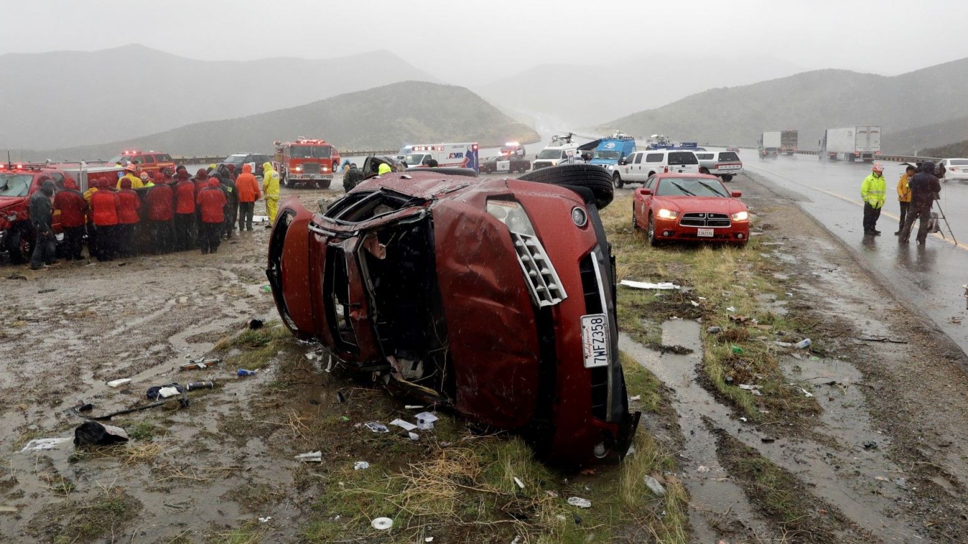 Втора мощна буря удари днес Южна Калифорния и затвори важни