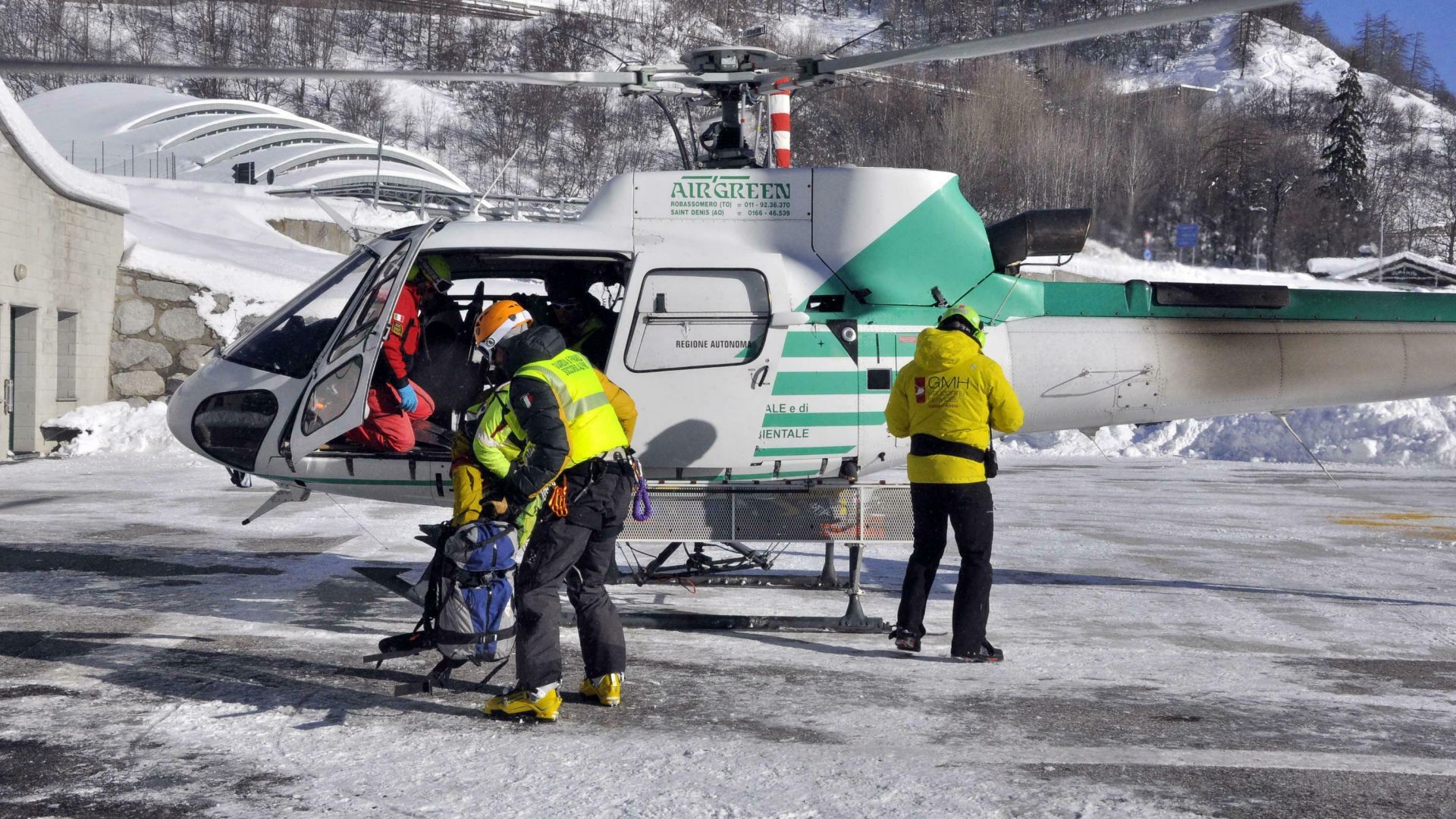 Серия от лавини в Алпите причини смъртта на поне 10