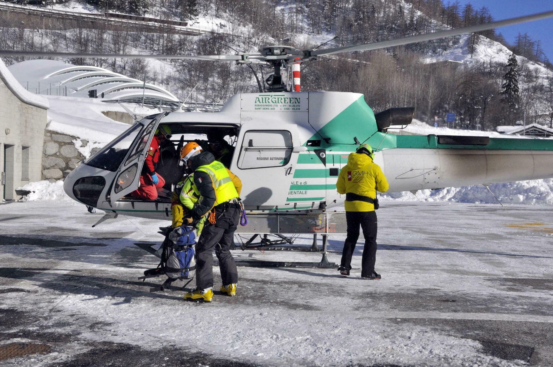 Осем скиори загинаха само за уикенд при лавини в италианските Алпи 