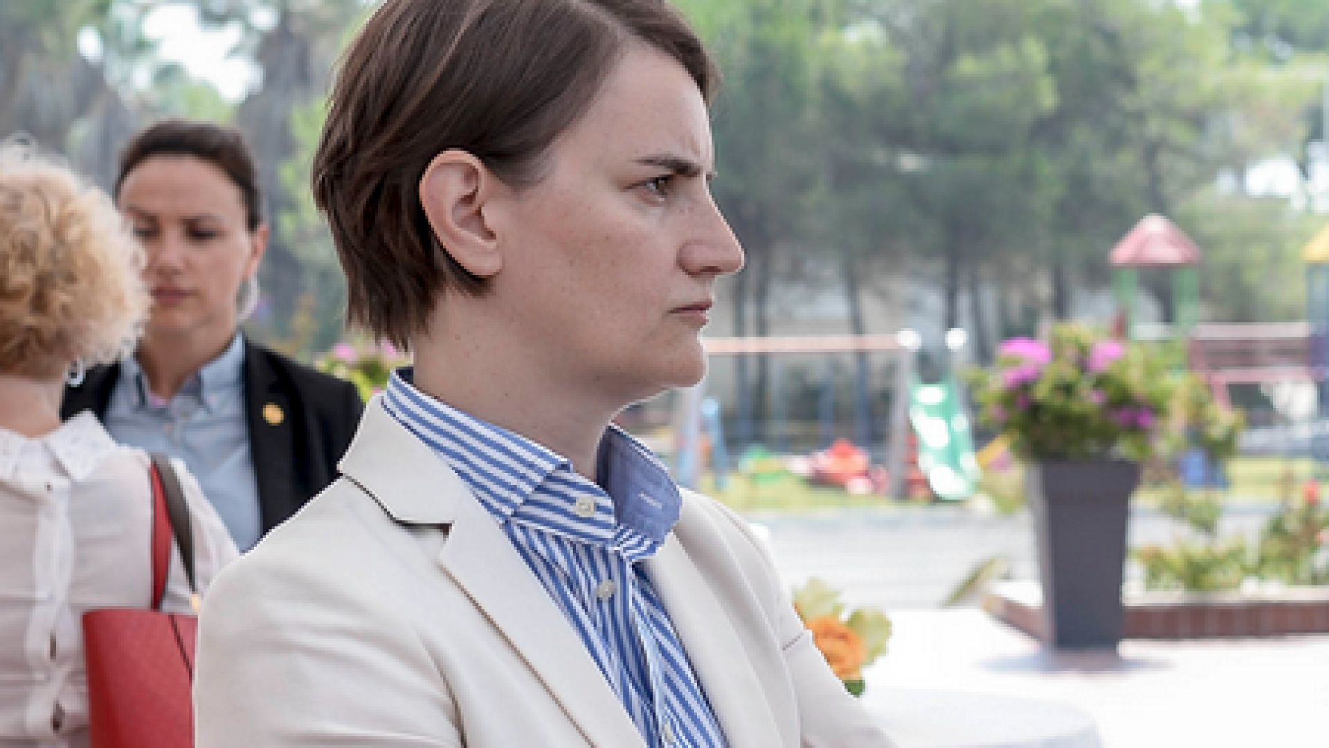 Сръбският премиер Ана Бърнабич и нейната по млада партньорка Милица Джурджич