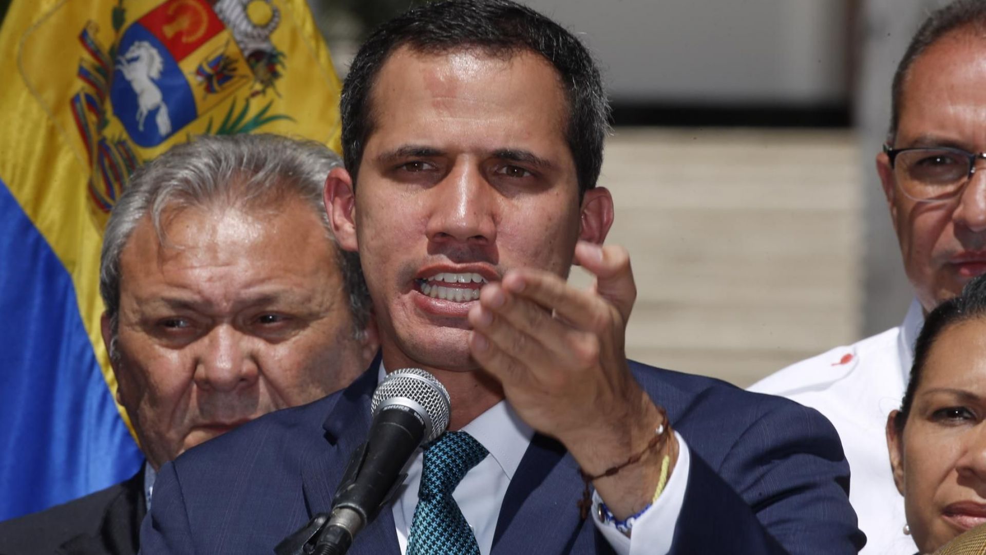 Продължават изявленията на държави по света признаващи за временен президент