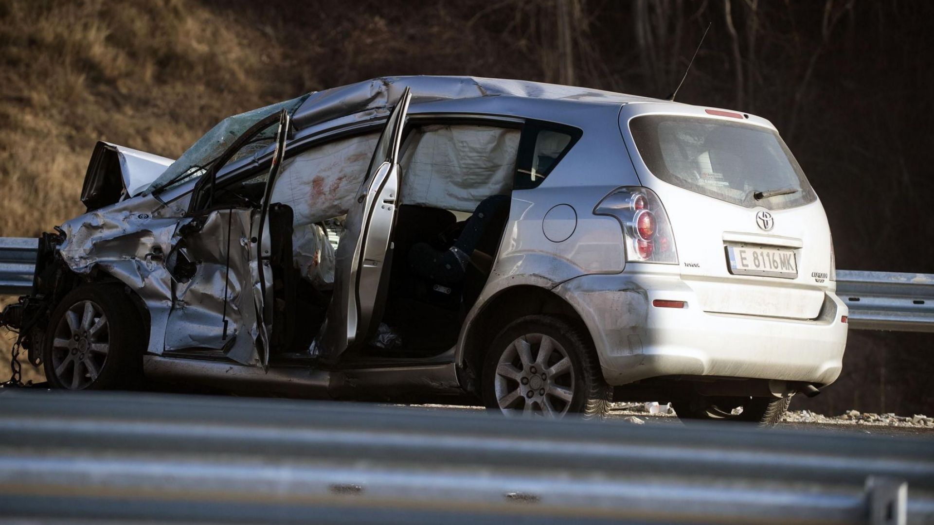 Официално: 16 ранени и един загинал при мелето на магистрала "Струма"