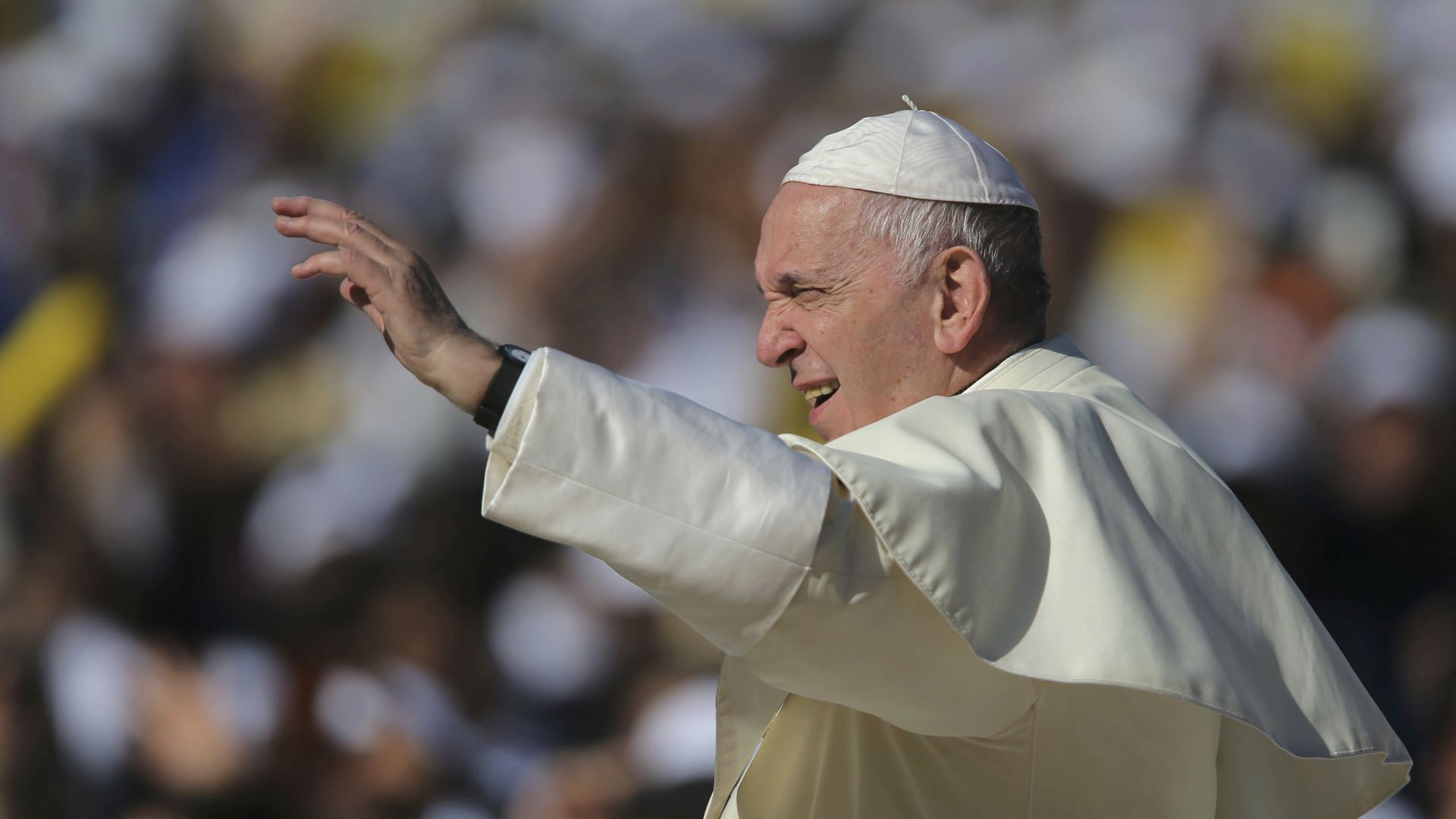 Папа Франциск дари половин милион евро за мигранти