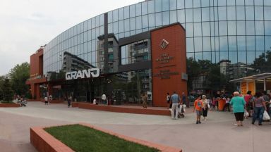 Питон беглец предизвика паника в търговски център в Пловдив