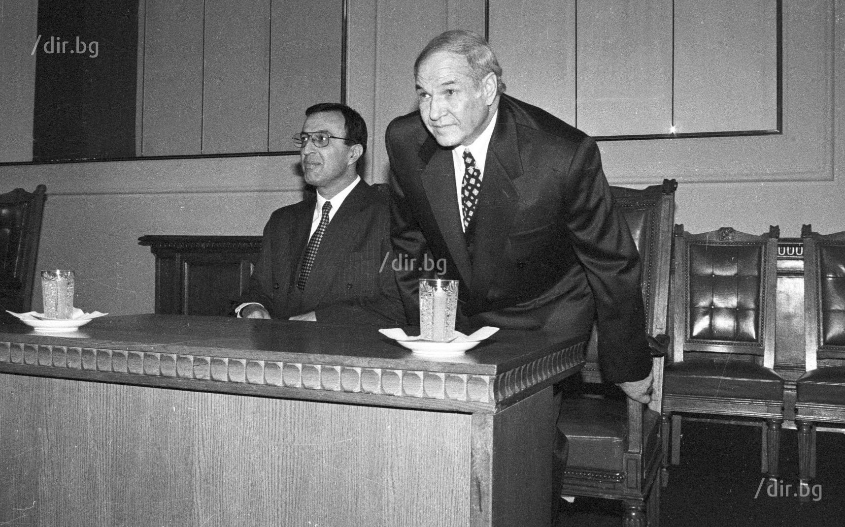 Тодор Кавалджиев (вдясно) с Петър Стоянов в парламента по време на президентския мандат (1997/2002)
